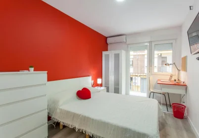 Quarto privado em Carrer del Mestre Lope, imagem 1 de 8