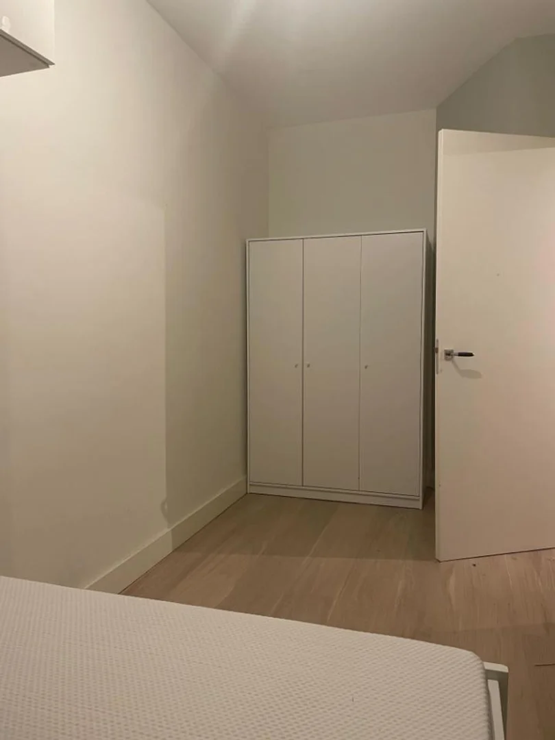 Funktionelles Studentenzimmer perfekt zum Studieren in 