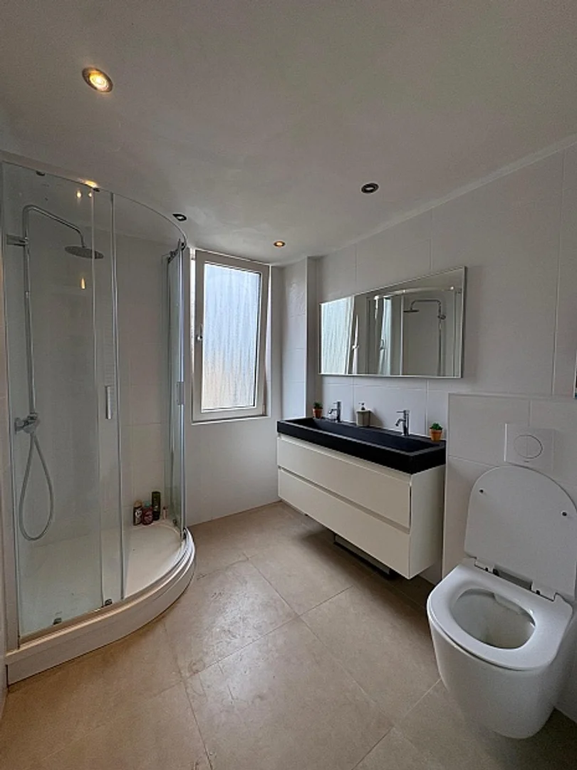 Quarto de estudante económico com localização conveniente em 