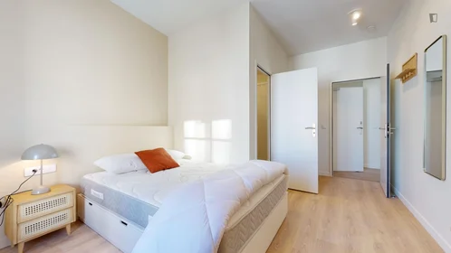 Private room at avenue Georges Clemenceau, image 2 of 13