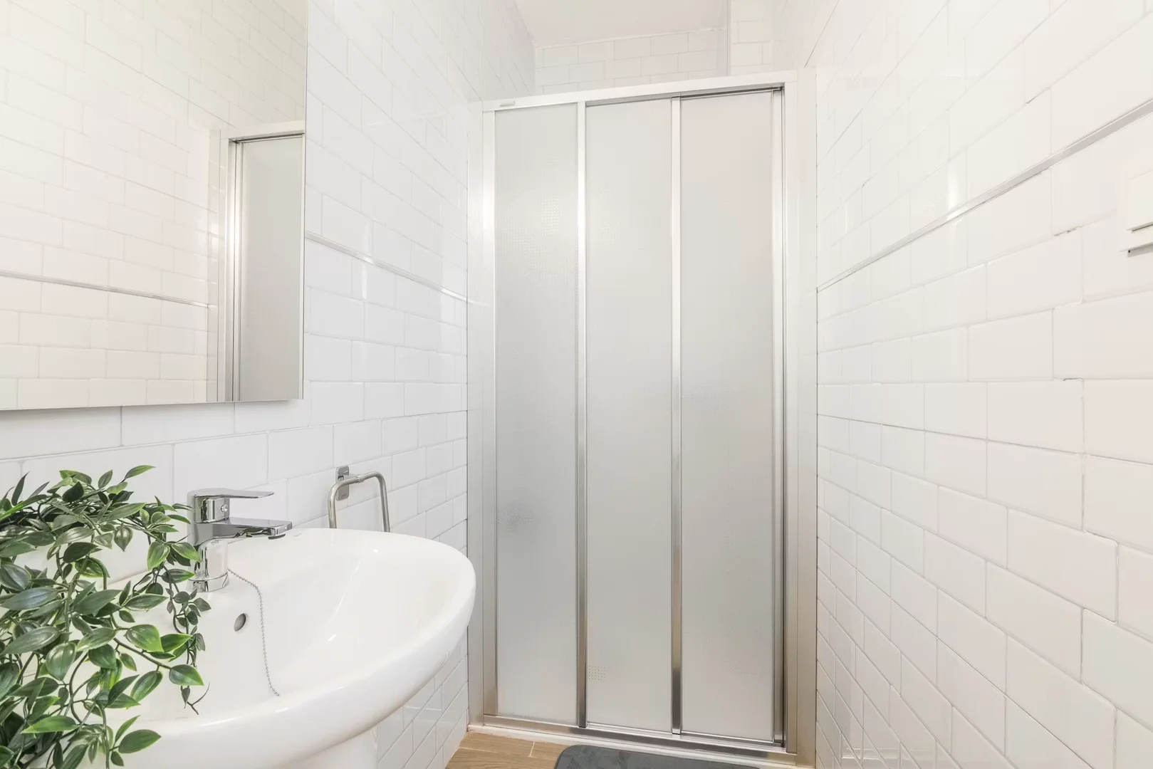 Quarto de estudante económico perto do campus em 
