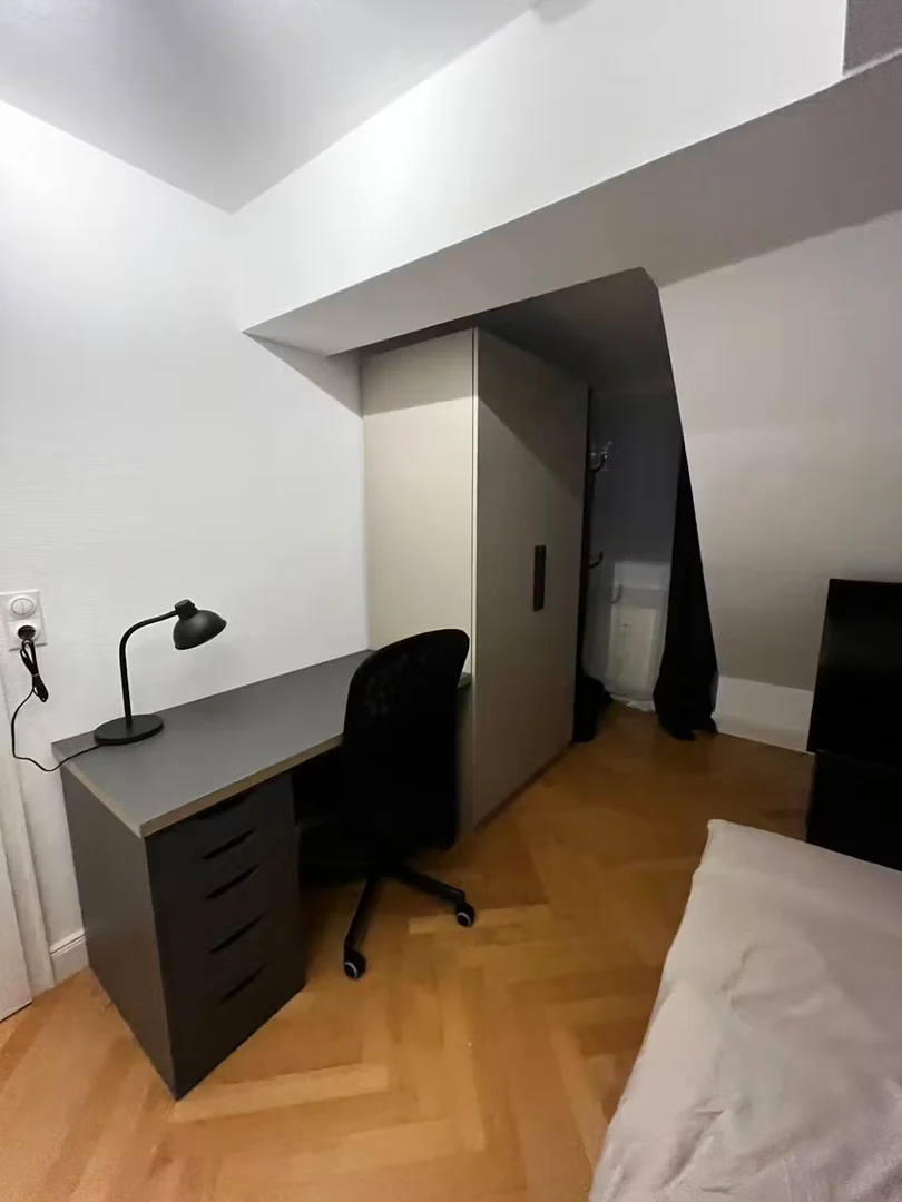 Chambre d'étudiant bon marché à proximité du campus dans