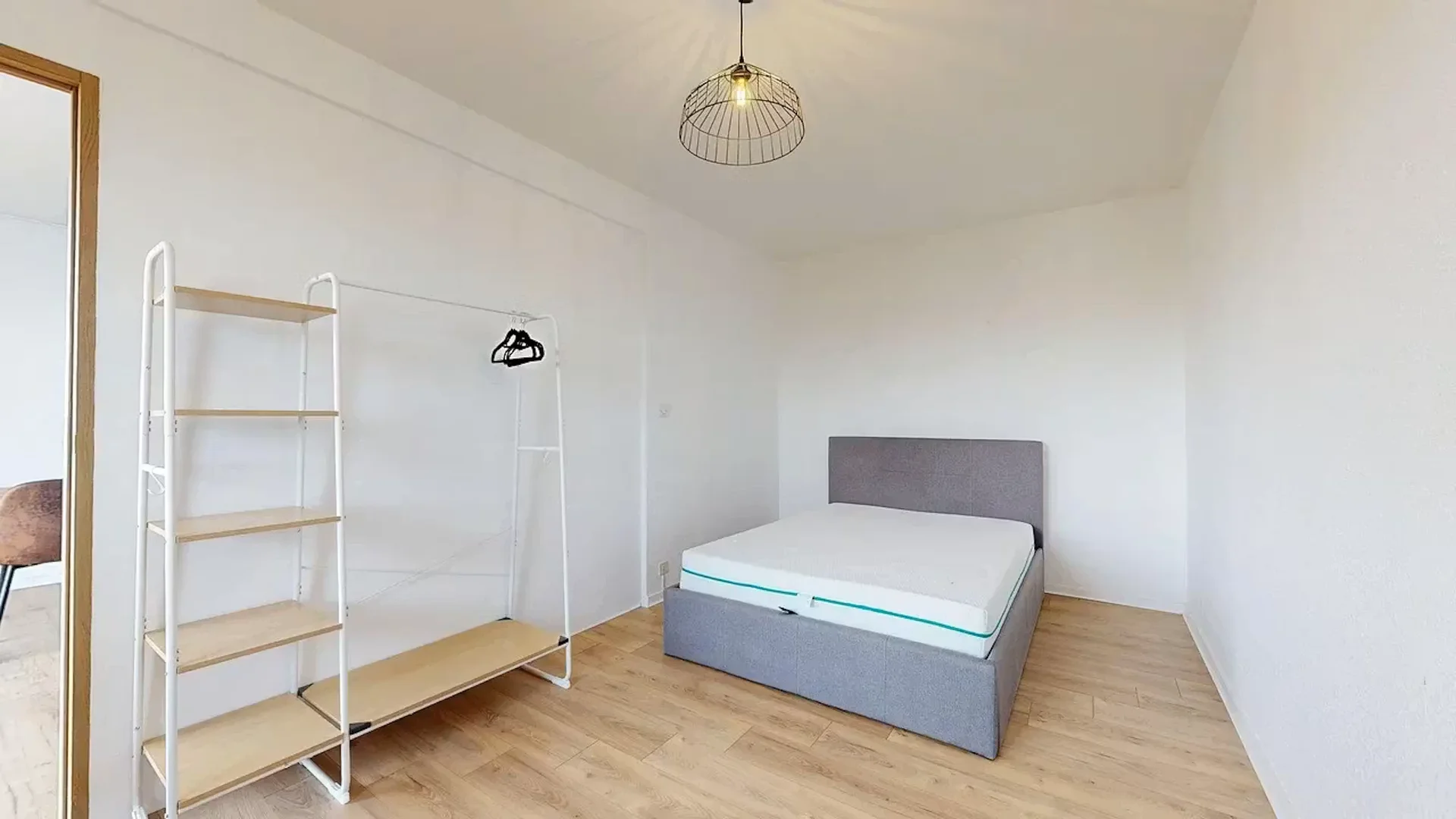 Zimmer in Studentenwohnung in  zu vermieten, voll möbliert