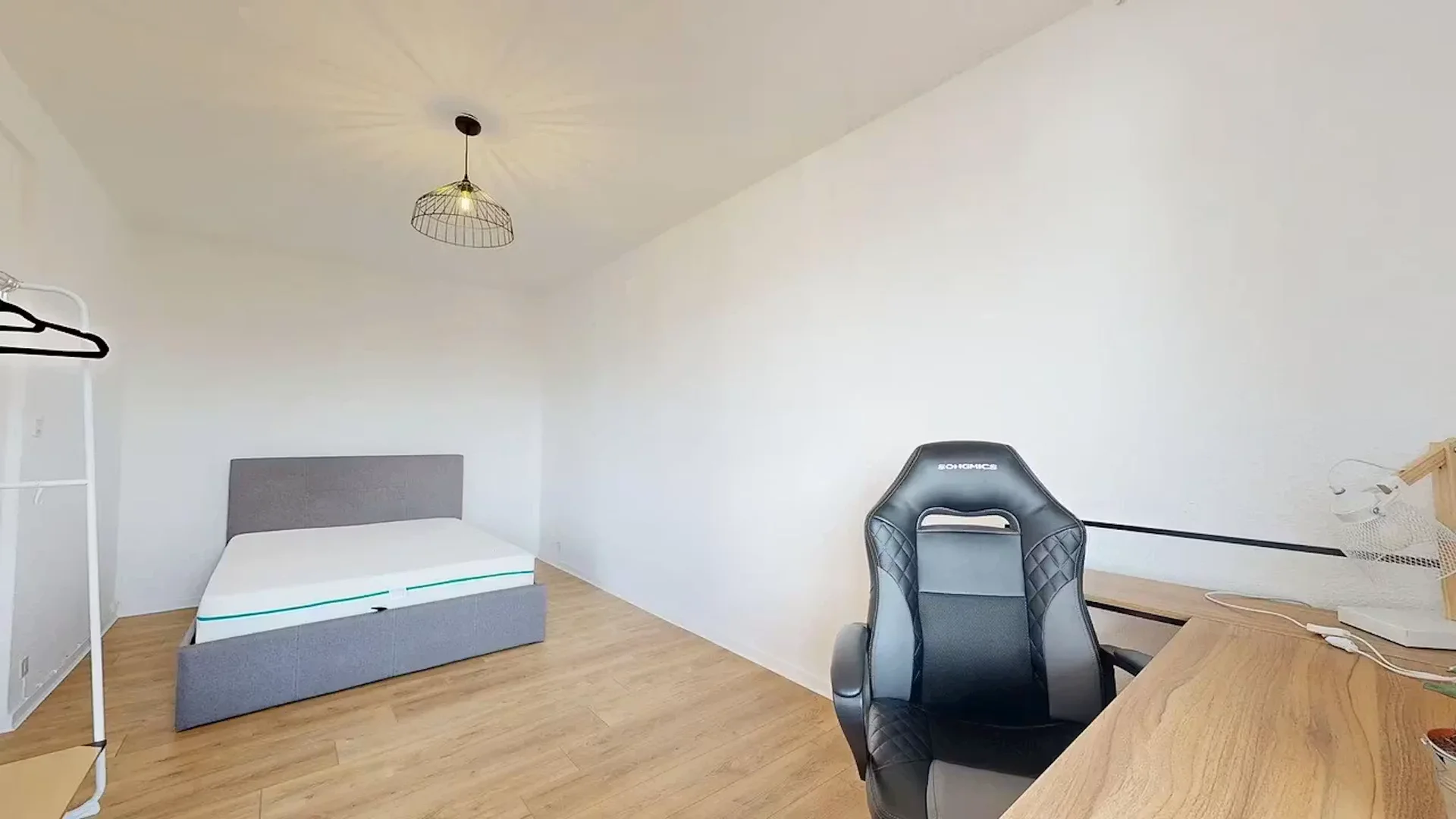 Bezahlbares Zimmer für Studenten mit ausreichender Beleuchtung in 