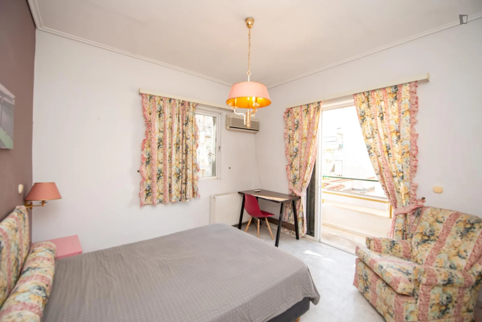 Room for rent in student apartment in , fully furnished