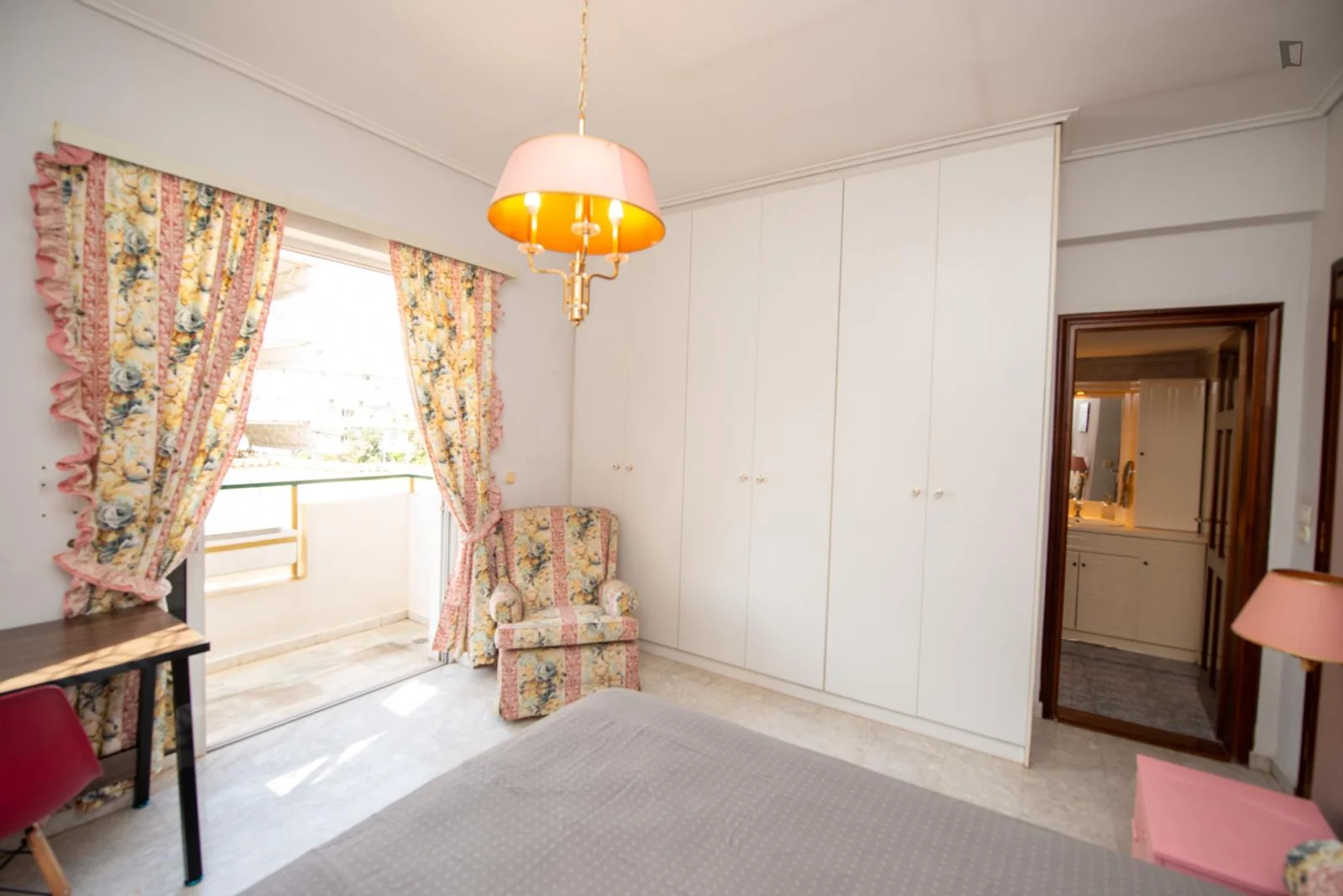 Room for rent in student apartment in , fully furnished