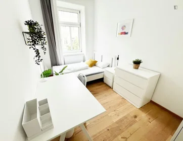 Private room at Arnezhoferstraße, image 2 of 16