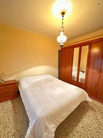 Chambre privée à Carrer del Cardenal Cervantes, image 1 de 5