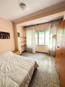 Chambre privée à Carrer del Cardenal Cervantes, image 1 de 5