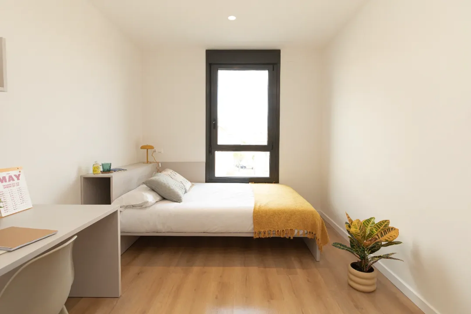Studio d'étudiant minimaliste dans  avec agencement efficace
