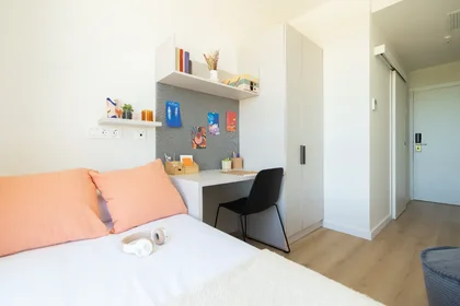 Quarto privado em C. Fernando Población 2-22, imagem 1 de 10