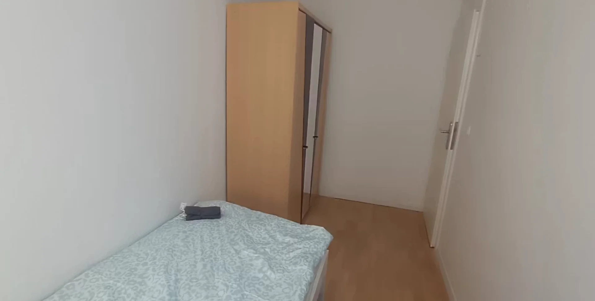 Bezahlbares Zimmer für Studenten mit ausreichender Beleuchtung in 