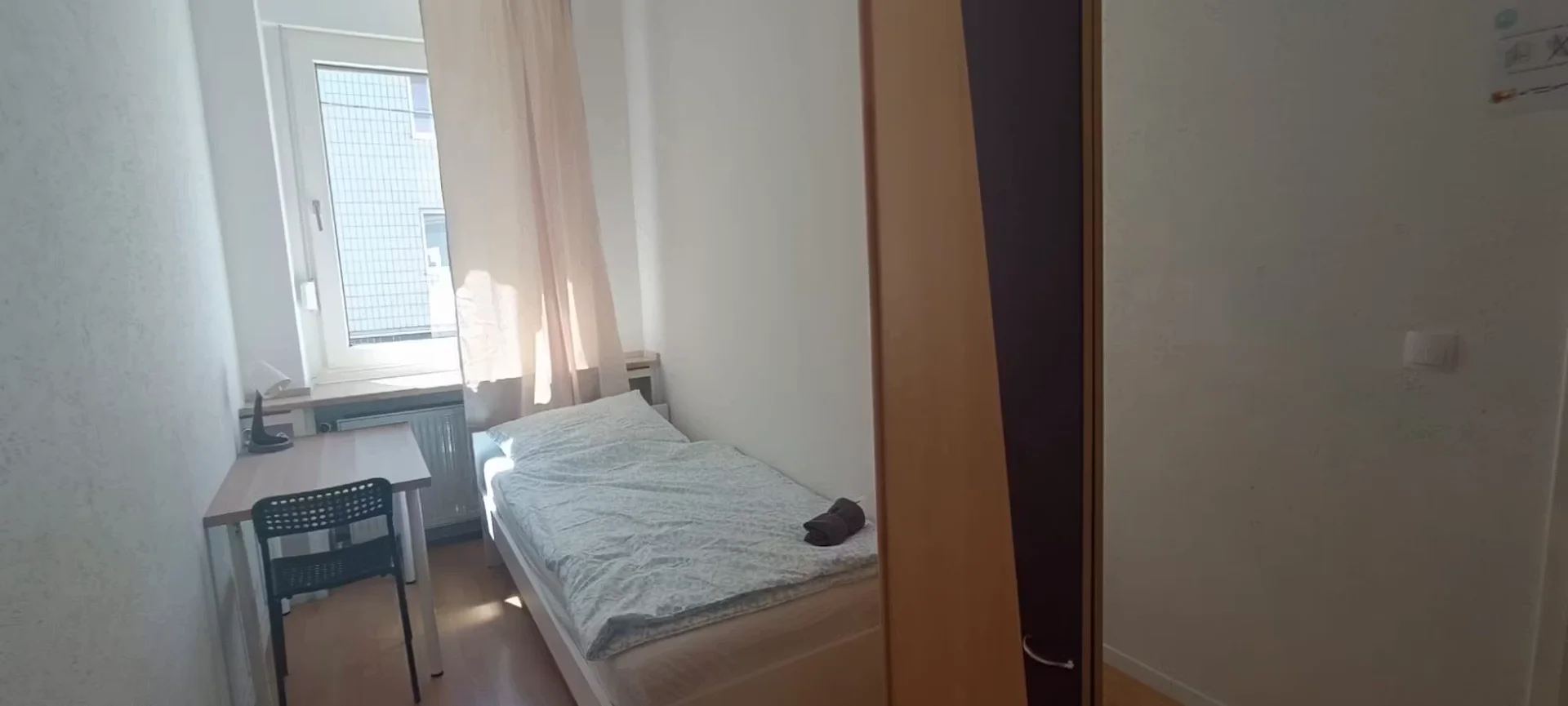 Komfortables und geräumiges Studentenzimmer in 