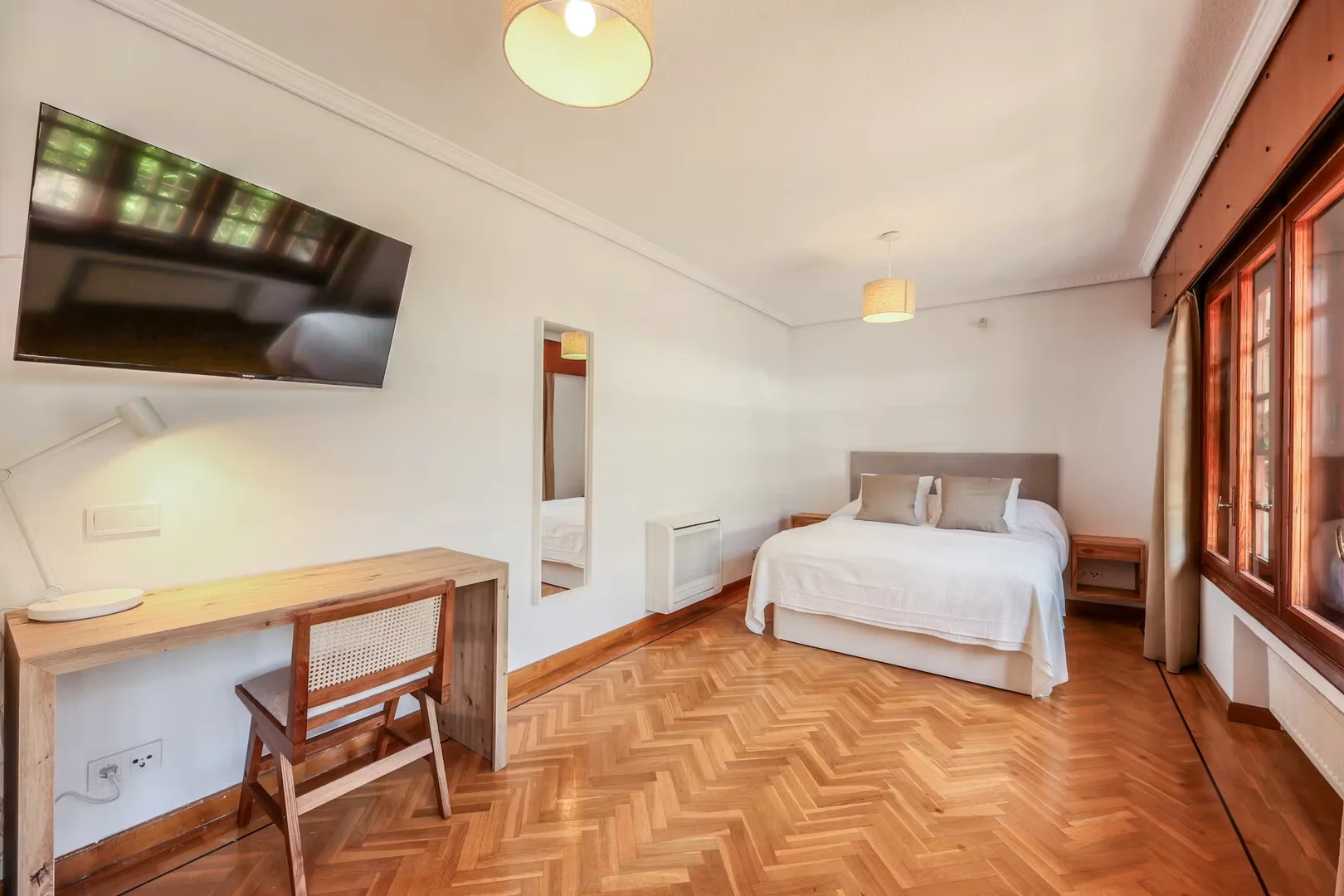 Economical student room with convenient location in