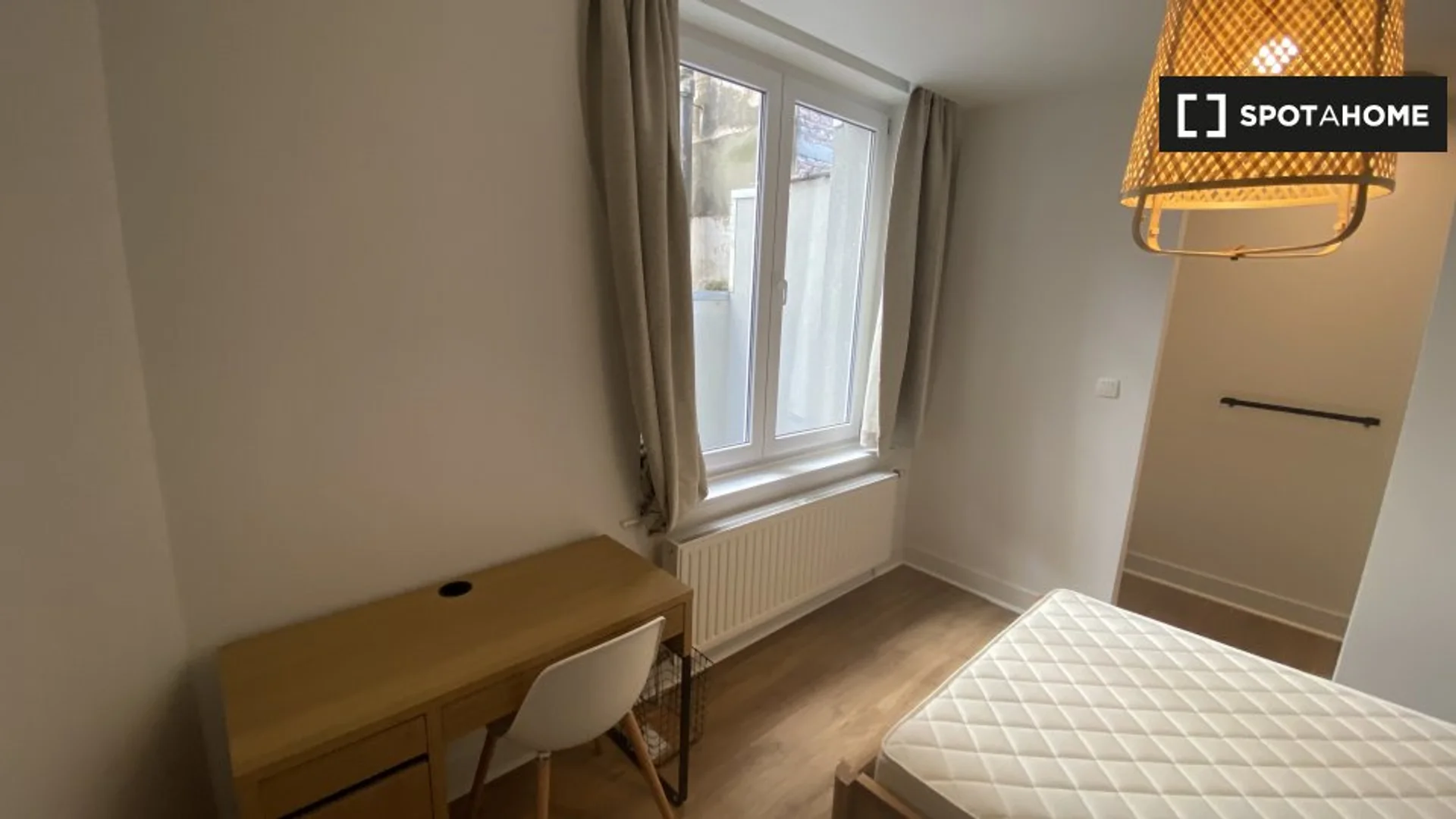 Camera per studenti economica vicino al campus a 