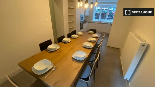 Quarto privado em Rue Froebel, imagem 18 de 19
