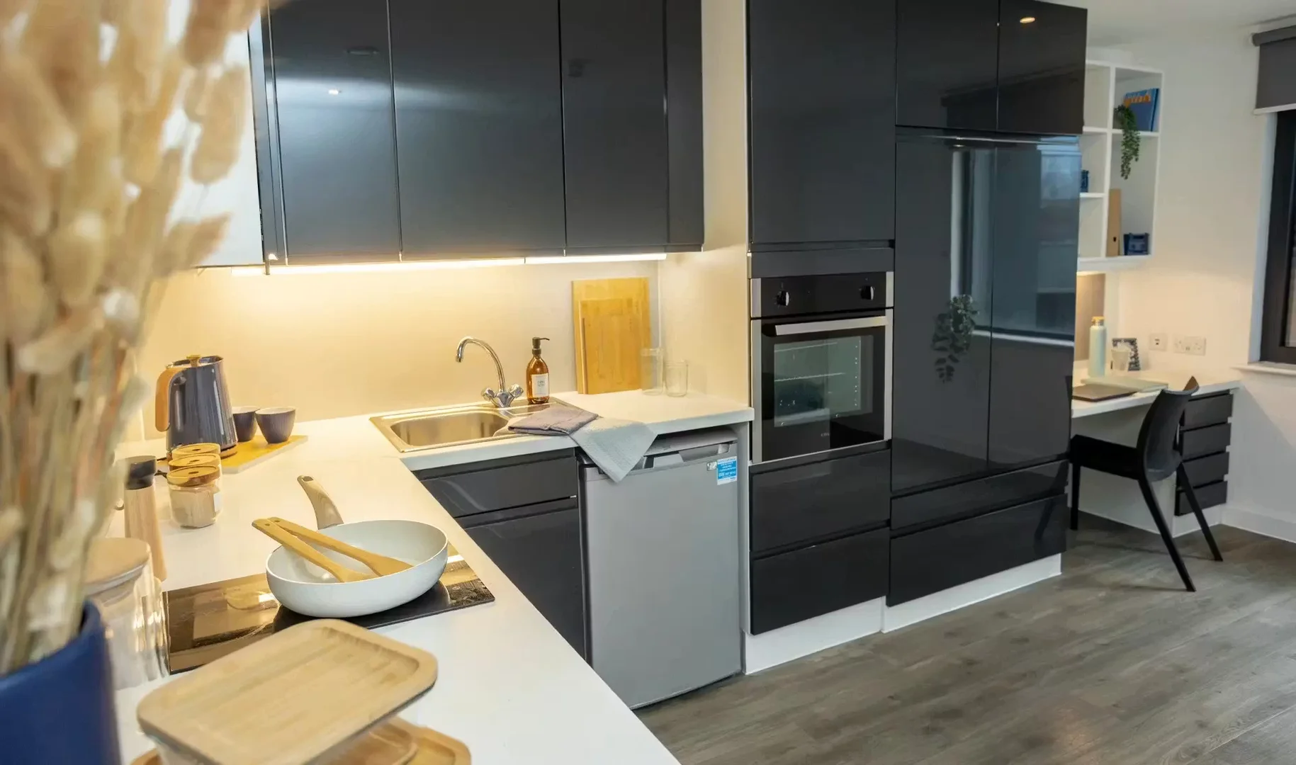 Economical student room with convenient location in 