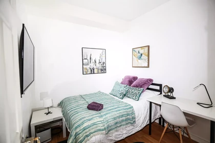 Quarto para alugar com cama de casal em Toronto