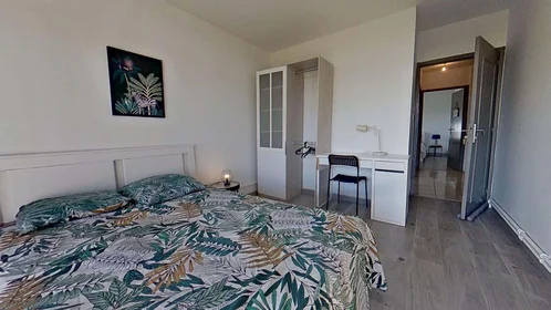 Chambre privée à 1782 Av. Georges Dayan, 30900 Nîmes, France, image 1 de 10