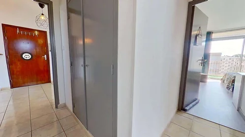 Habitación privada en 1782 Av. Georges Dayan, 30900 Nîmes, France, imagen 16 de 28