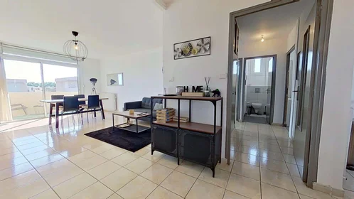 Habitación privada en 1782 Av. Georges Dayan, 30900 Nîmes, France, imagen 24 de 28