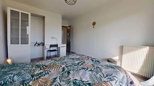 Habitación privada en 1782 Av. Georges Dayan, 30900 Nîmes, France, imagen 5 de 28