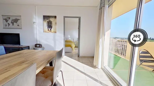 Habitación privada en 1782 Av. Georges Dayan, 30900 Nîmes, France, imagen 9 de 28