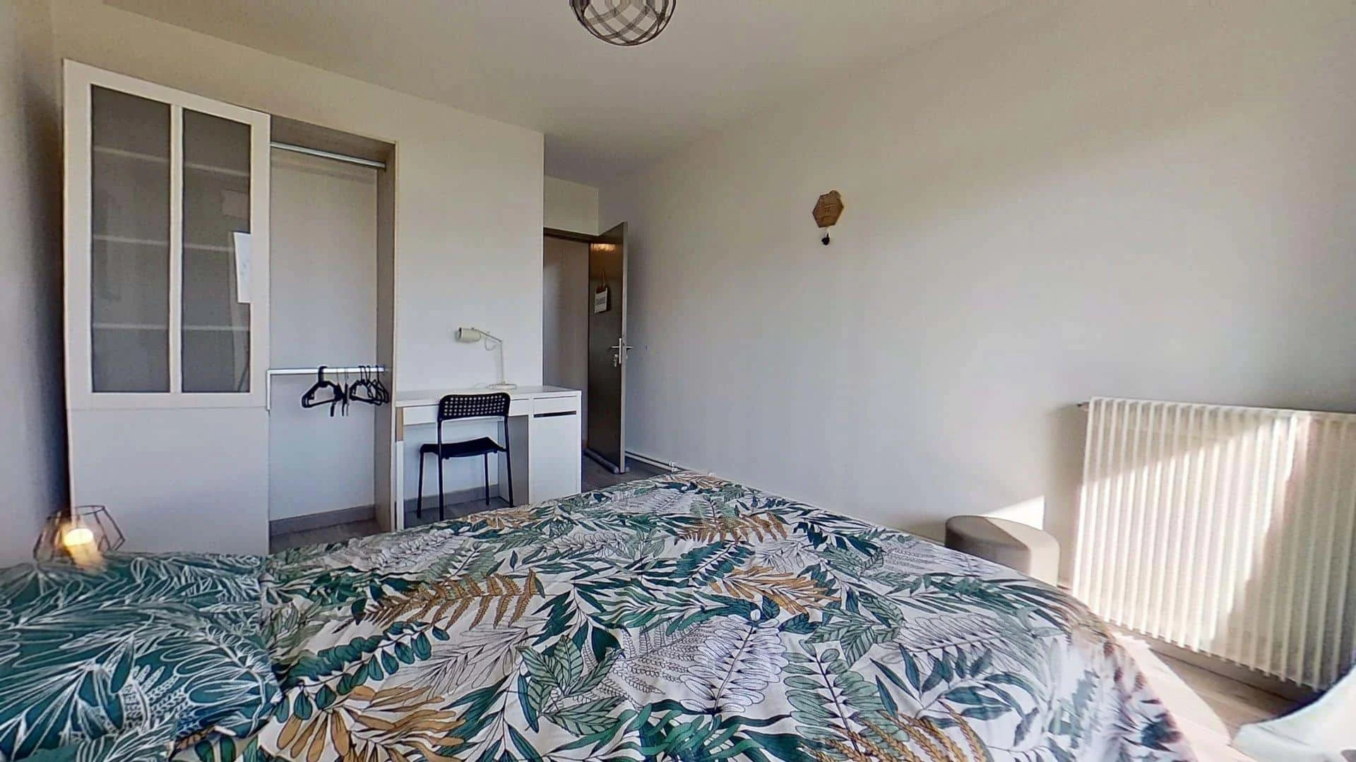 Habitación estudiantil económica cerca del campus en 