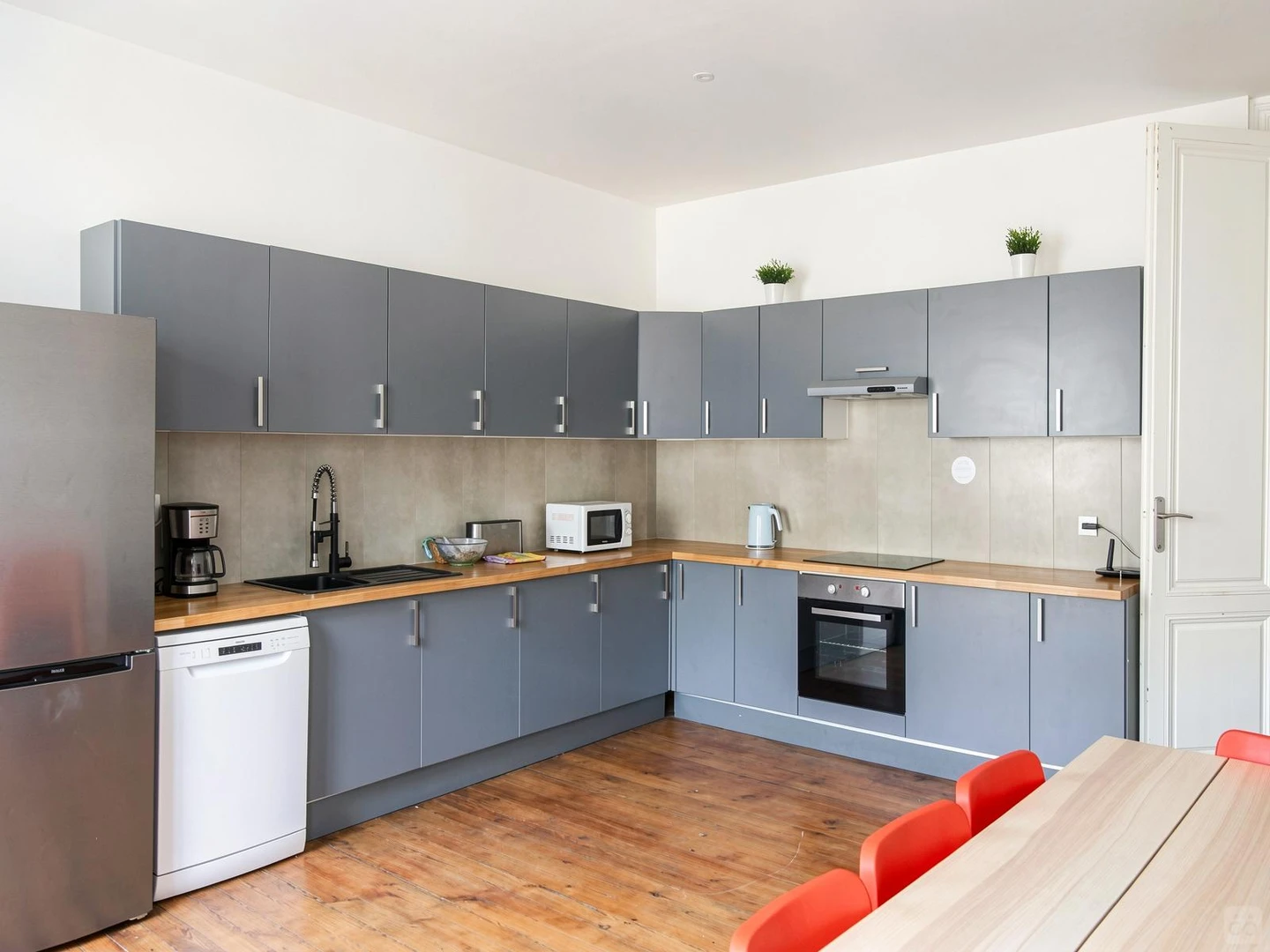 Budget-friendly student room close to campus in 