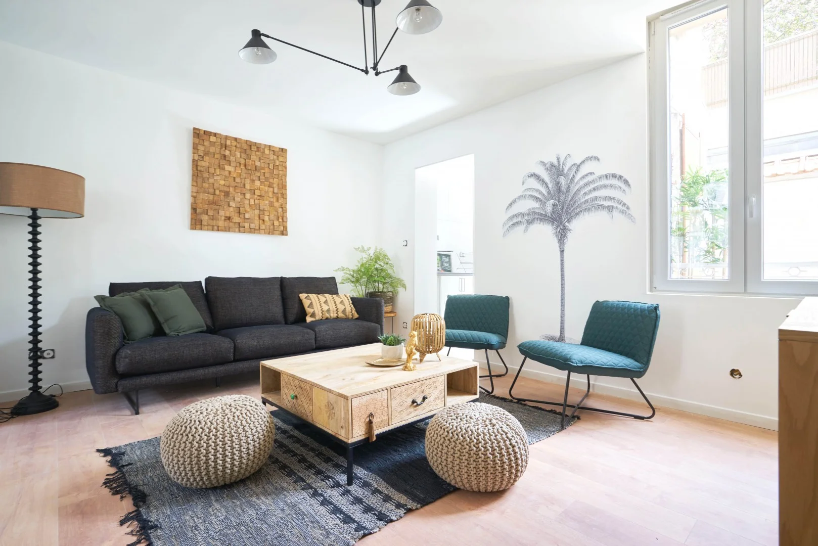 Habitación estudiantil funcional perfecta para estudiar en