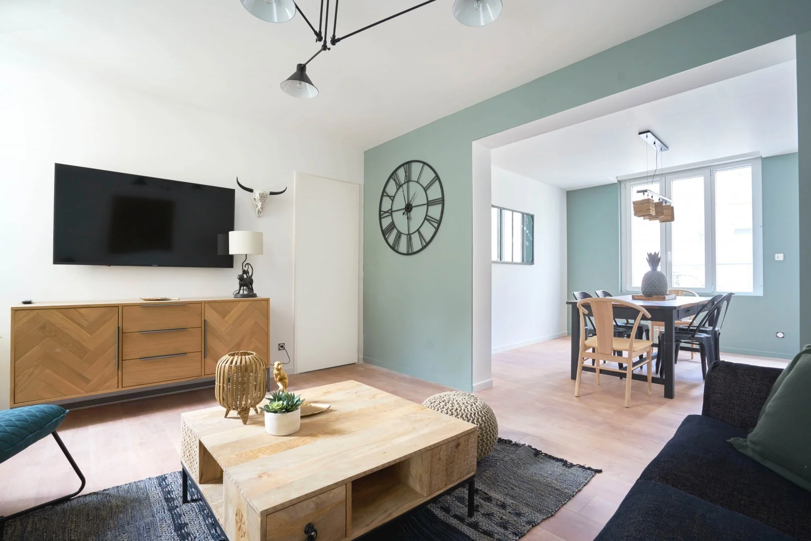 Habitación asequible para estudiantes con buena iluminación en
