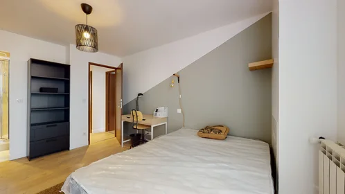 Quarto privado em 199 rue Calvin - Résidence 161 allée François Chatillon Bâtiment F, imagem 13 de 15