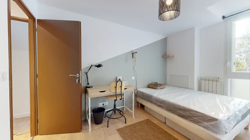 Quarto privado em 199 rue Calvin - Résidence 161 allée François Chatillon Bâtiment F, imagem 14 de 15