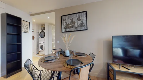 Quarto privado em 199 rue Calvin - Résidence 161 allée François Chatillon Bâtiment F, imagem 4 de 15