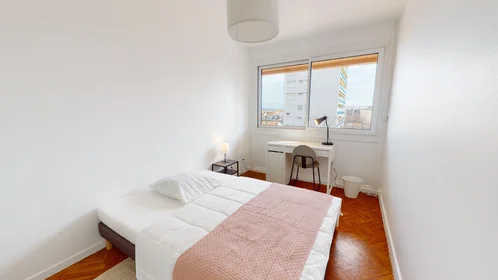 Privatzimmer in der 17 Avenue De L'union Soviétique, bild 1 von 10