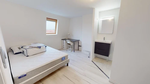 Quarto para alugar num apartamento partilhado em Roubaix