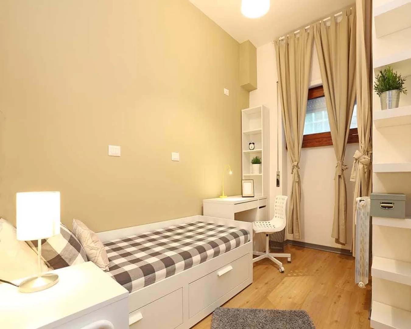 Chambre conviviale pour les étudiants dans  avec des équipements modernes