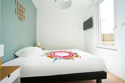 私人房间 在 11 Rue Jules Guesde, 51100 Reims, France, 11的图像2