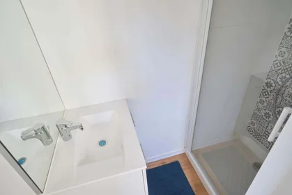 私人房间 在 11 Rue Jules Guesde, 51100 Reims, France, 11的图像8