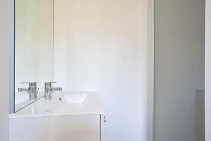私人房间 在 11 Rue Jules Guesde, 51100 Reims, France, 11的图像9