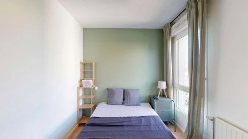 Private room at 2 Rue Charles Baudelaire, 76100 Rouen, France, image 2 of 6