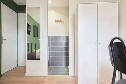 Privatzimmer in der 5 Pl. Sainte-Claire, 51100 Reims, France, bild 2 von 23