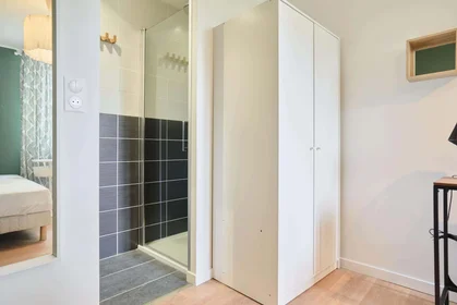 Privatzimmer in der 5 Pl. Sainte-Claire, 51100 Reims, France, bild 3 von 23
