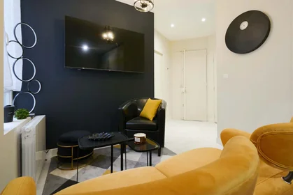 Private room at 12 Pl. Drouet d'Erlon, 51100 Reims, France, image 11 of 19