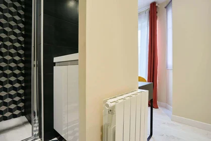 Private room at 12 Pl. Drouet d'Erlon, 51100 Reims, France, image 5 of 19