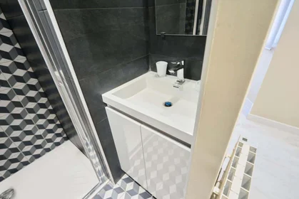 Private room at 12 Pl. Drouet d'Erlon, 51100 Reims, France, image 6 of 19