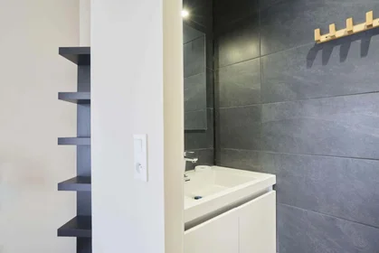 Private room at 12 Pl. Drouet d'Erlon, 51100 Reims, France, image 4 of 19