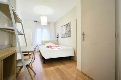 Quarto privado em 100 Rue Chanzy, 51100 Reims, France, imagem 1 de 10