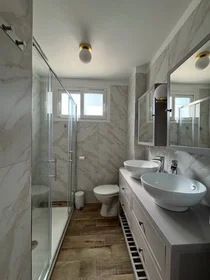 Private room at Antibes, 06600, image 11 of 38