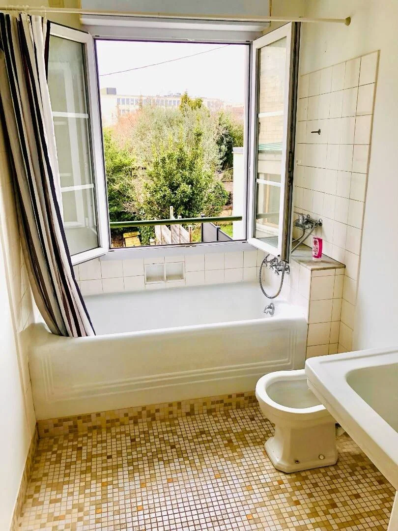Habitación estudiantil económica con ubicación conveniente en 